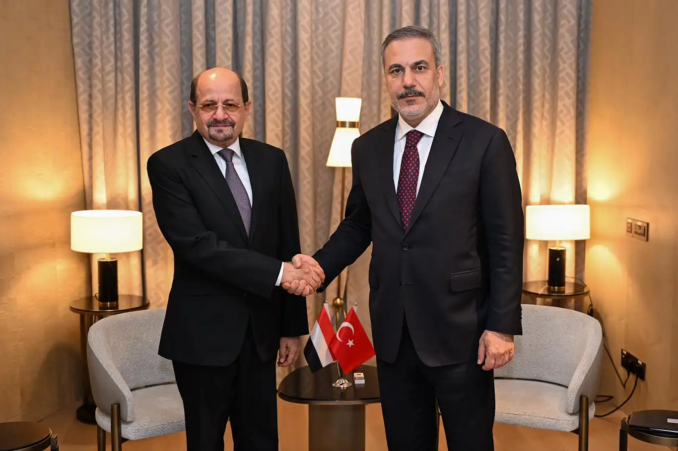 Turkish Foreign Minister meets Yemeni counterpart in Riyadh